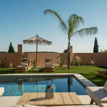 Luna By Vintage Travel * Amoudi