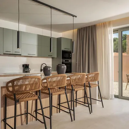 Luna By Vintage Travel Amoudi